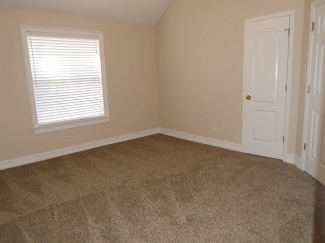 Building Photo - 513 Brookstone Way