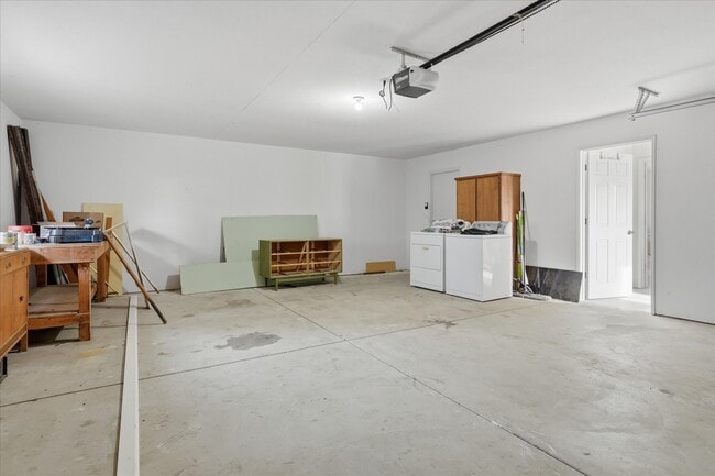 Building Photo - 43379 Leach Rd