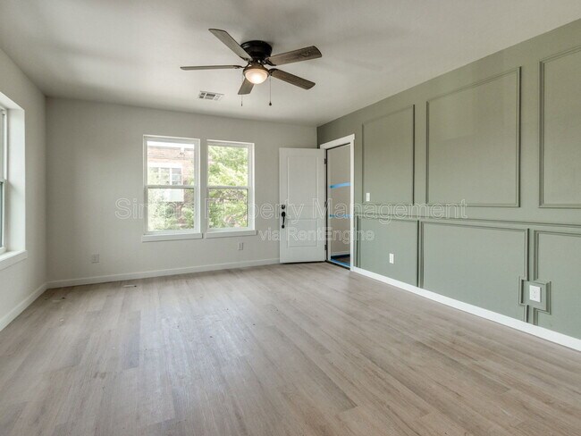 Building Photo - 814 W Hill St