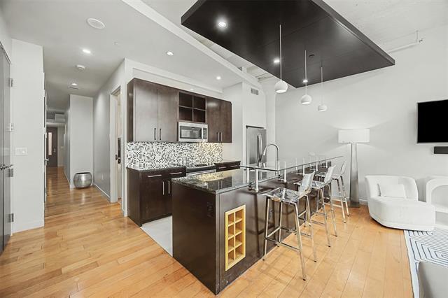 Building Photo - 2600 W 7th St