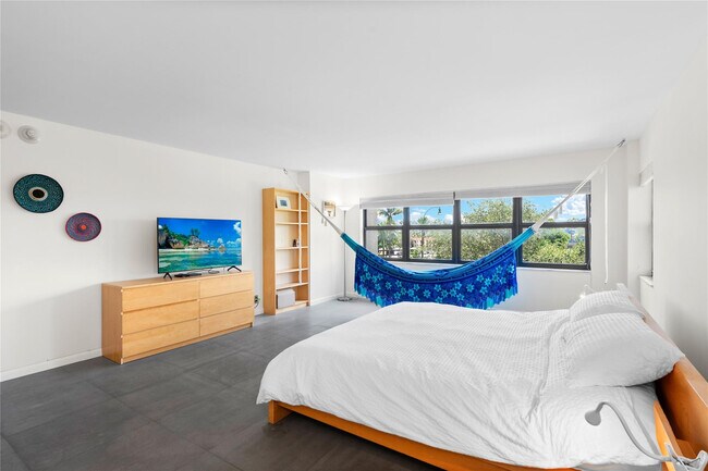 Building Photo - 4900 N Ocean Blvd