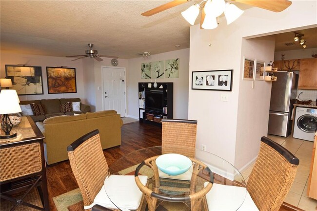 Building Photo - 3889 Pompano Dr SE