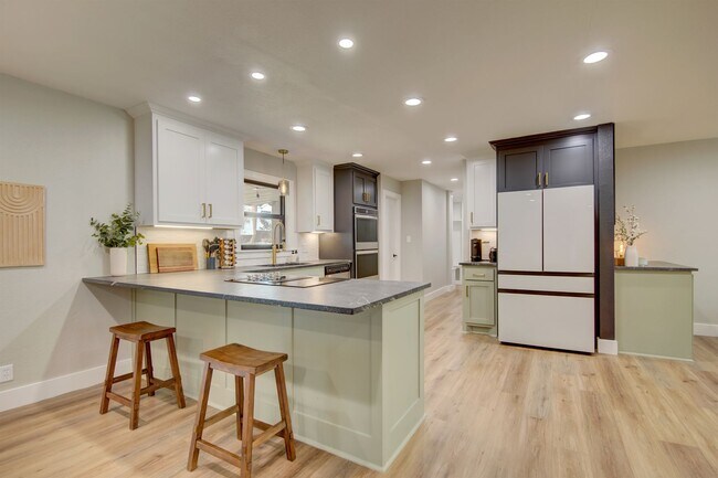 Building Photo - Gorgeous, updated home, turn-key and ready...