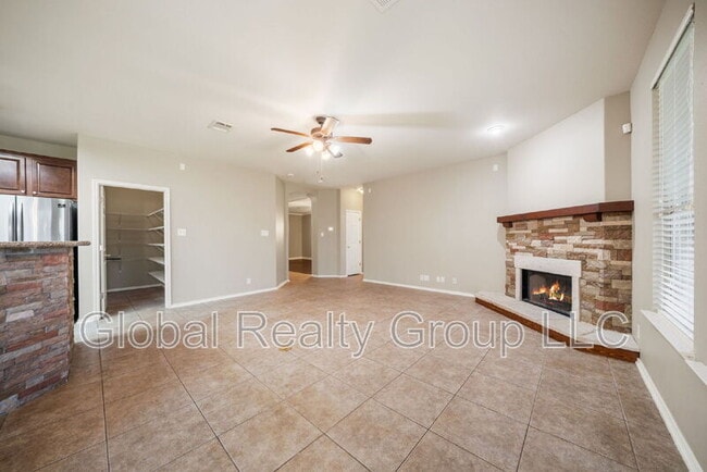 Building Photo - 2624 Cloverbrook Ln