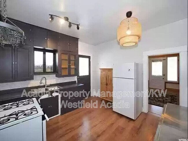 Building Photo - 620 S 900 E