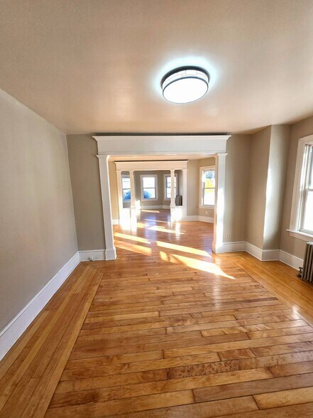 Building Photo - 848 Smith St