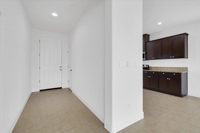 Building Photo - 5658 Stonehaven Dr