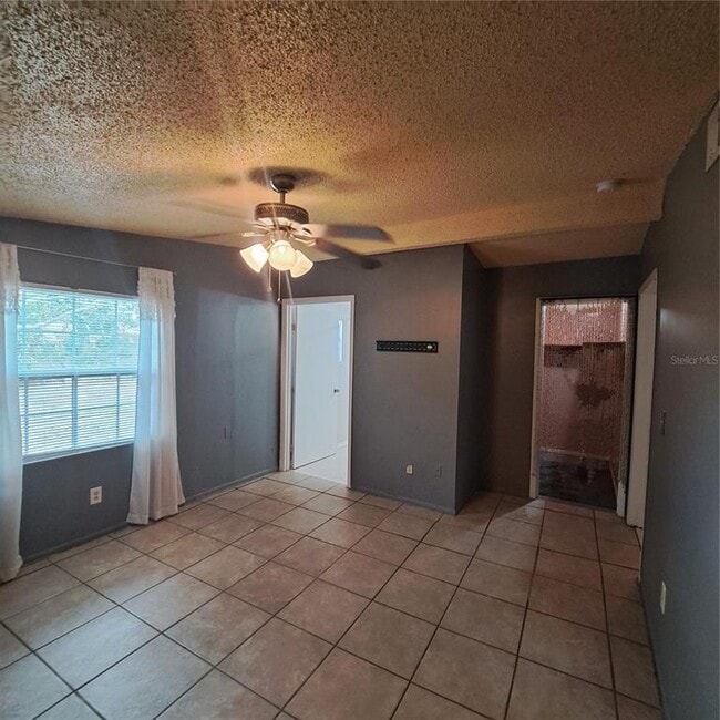 Building Photo - 627 61st Ave S