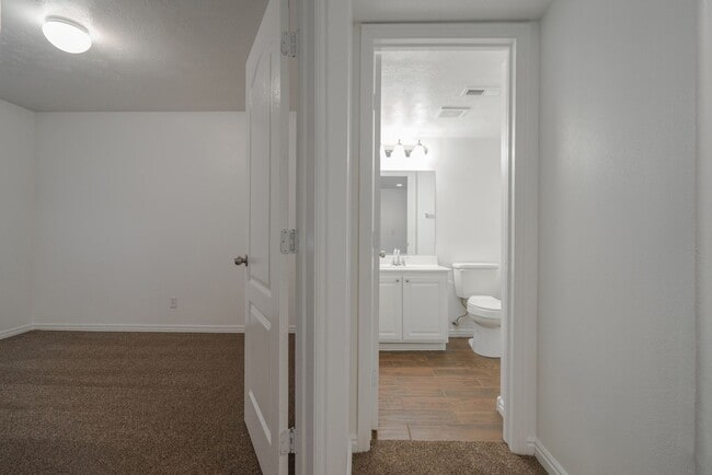 Building Photo - La Paloma Condo with 2-Bedrooms and 2-Bathrooms