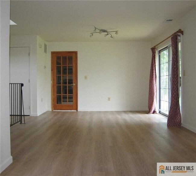 Building Photo - 1218 Plymouth Rd