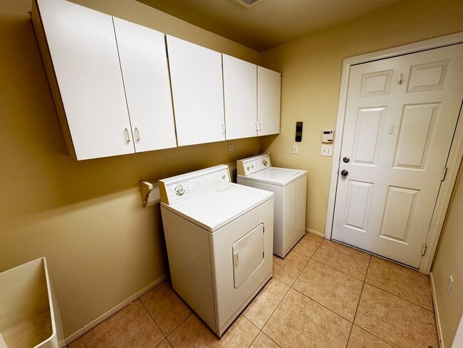 Building Photo - 5117 Elm Grove Dr