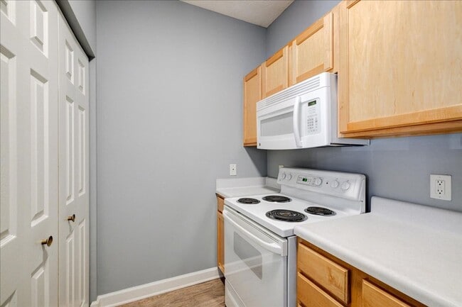 Building Photo - **Swimming Pool*****1 Bed 1 Bath******Cross Pointe Business Park*****LAKE VIEW AVAILABLE