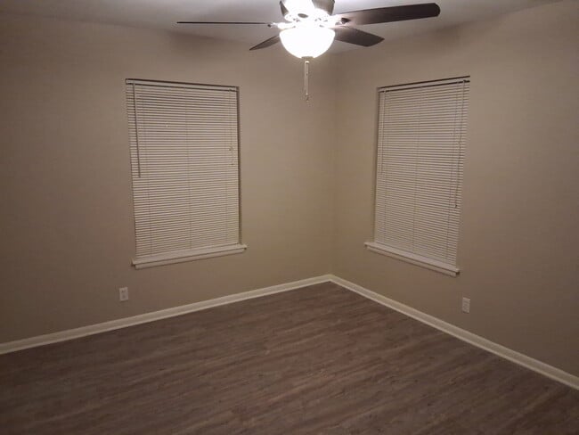 Building Photo - 4606 Begonia St