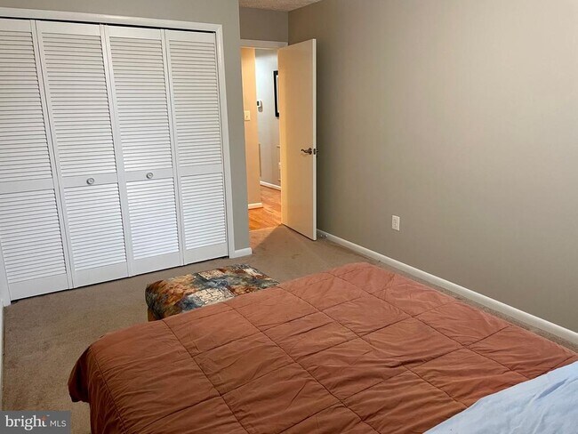 Building Photo - 7 Friendswood Ct