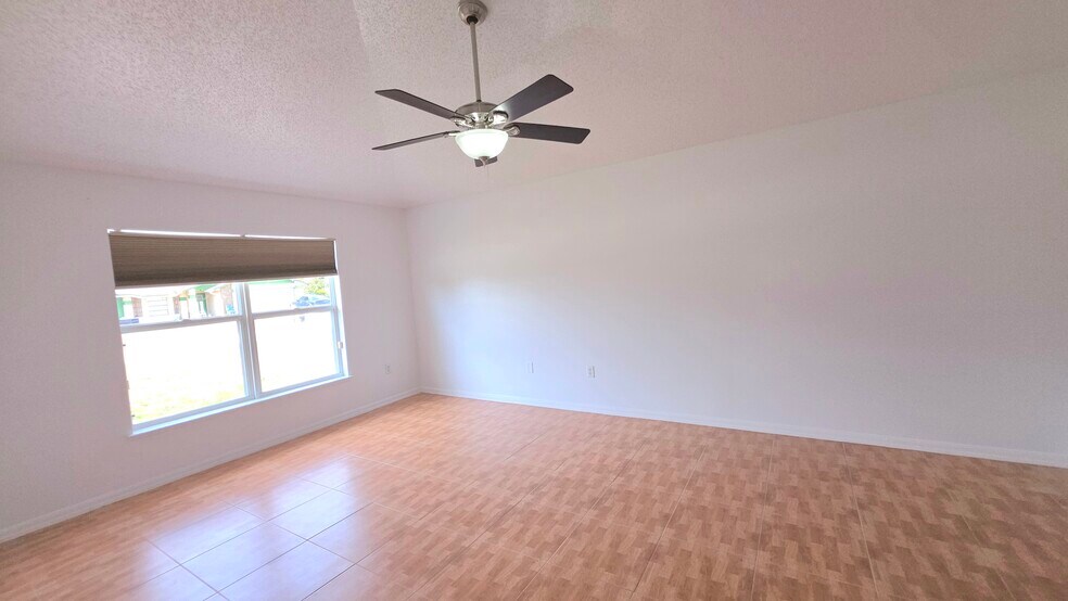 Building Photo - 1699 Landfair Ave