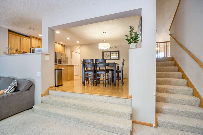 Building Photo - Spacious 4-Bedroom, 4 Bathroom Plymouth Townhouse with Cozy Fireplace - 2510 Sq Ft of Comfort!