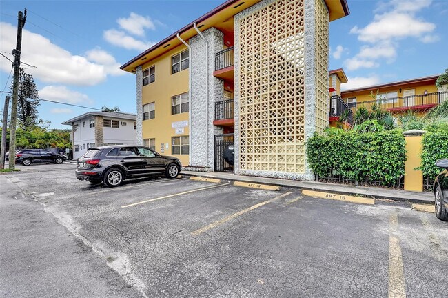 Building Photo - 744 NE 14th Ave