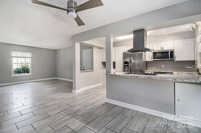 Building Photo - 2624 Park Rd