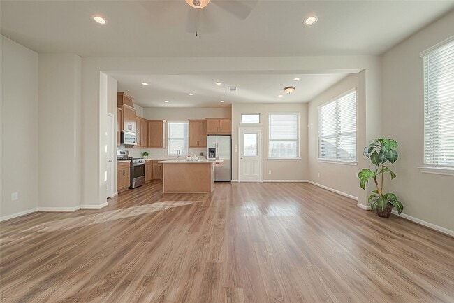 Building Photo - 8700 Laurel Crest Dr