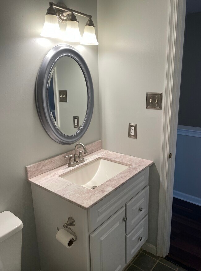 Building Photo - 696 Metro Ct