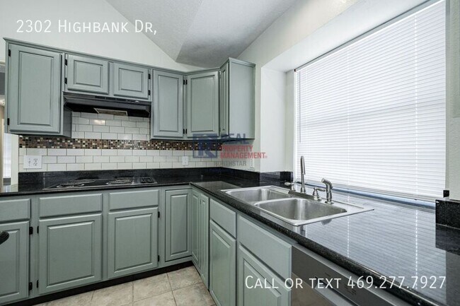 Building Photo - 2302 Highbank Dr