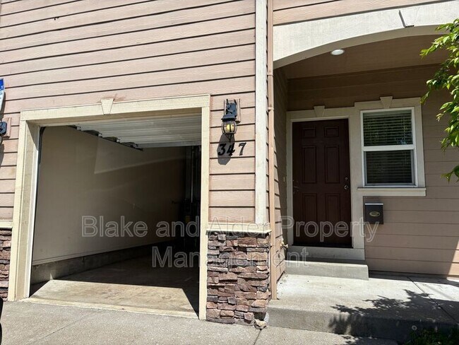 Building Photo - 347 Norway St NE