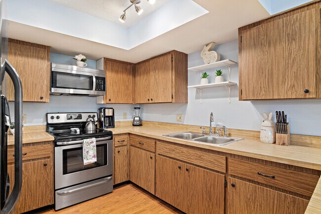 Building Photo - 715 S Ocean Dr