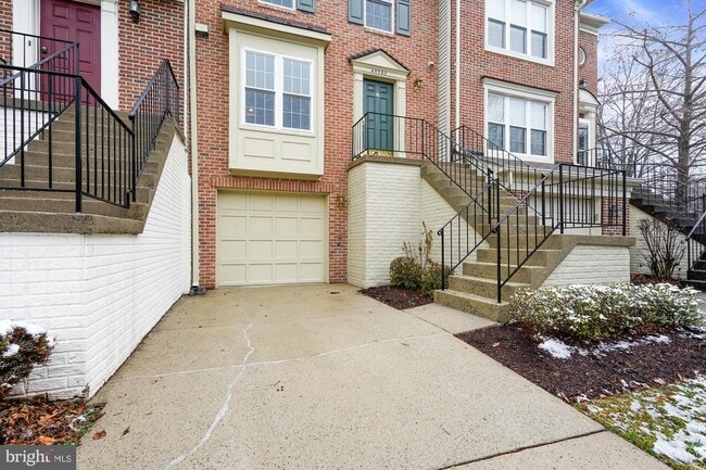 Building Photo - 45590 Whitcomb Square