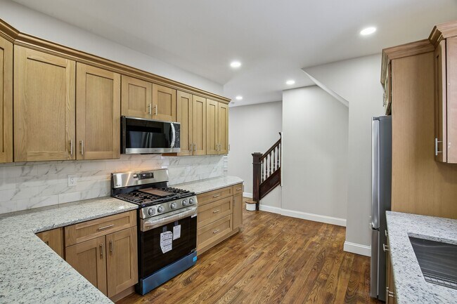 Building Photo - 99 Lincoln St