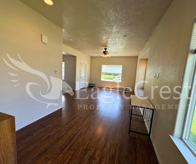 Building Photo - Spacious 3-Bedroom, 2-Bath Home on a Corner Lot-Students Encouraged To Apply