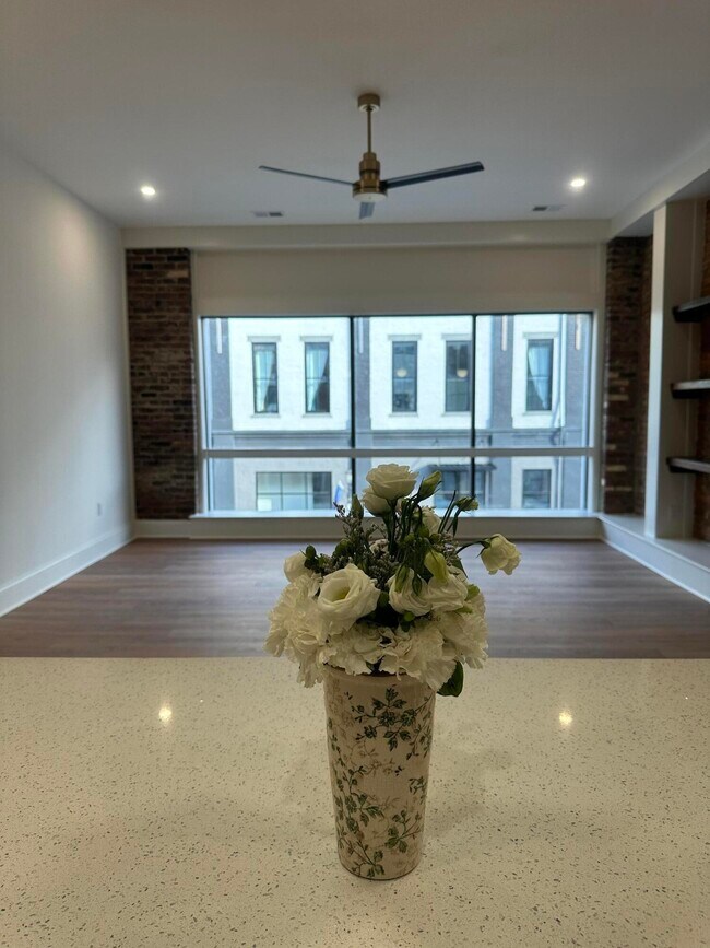 Building Photo - 307 W Main St