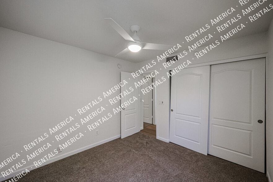 Building Photo - 2276 S Bahama Dr