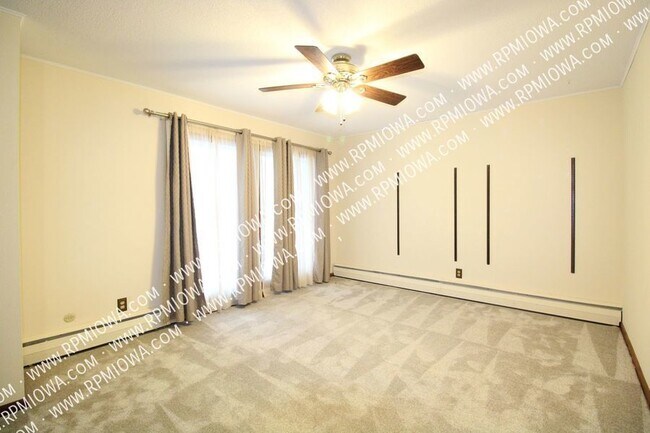Building Photo - SCREENED PORCH!! 3 Bedroom, 1.5 Bath Home ...