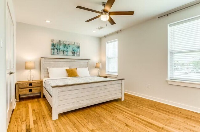 Building Photo - FULLY FURNISHED 2BD/1.5BA ready for occupancy!