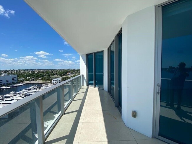 Building Photo - 17301 Biscayne Blvd