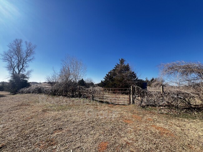 Building Photo - 819 N2964 Rd