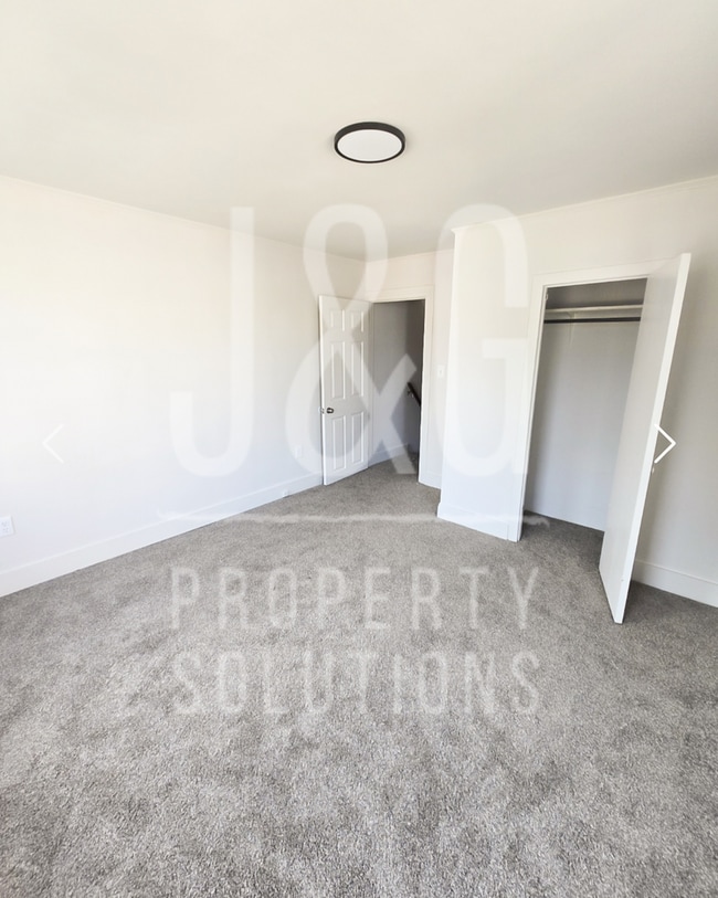 Building Photo - 2 Bed room