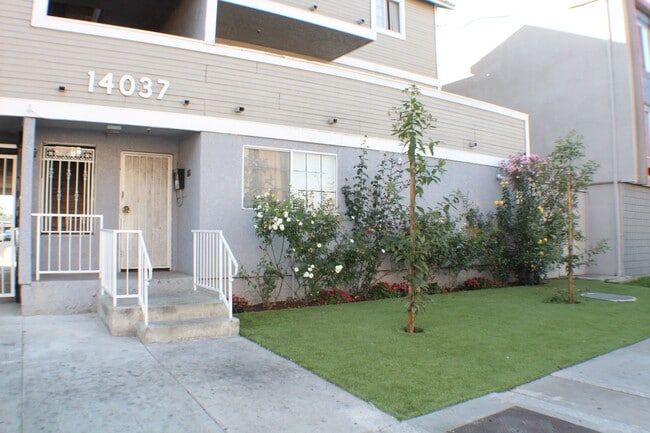 Building Photo - 14037 Cerise Ave