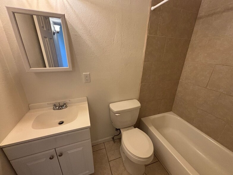 Building Photo - 1 E Navajo Rd