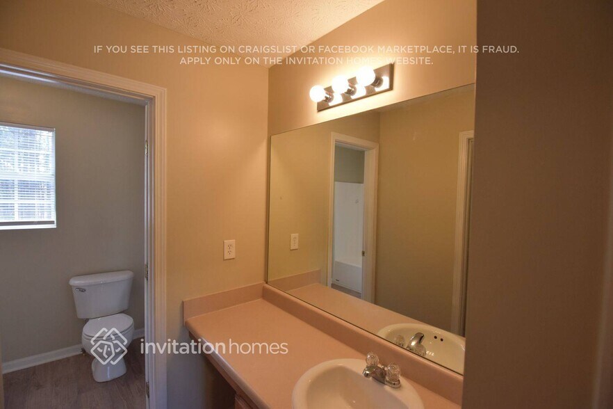 Building Photo - 727 Trickle Ln