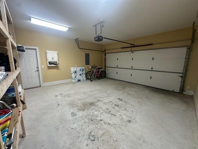 Building Photo - 127 Coyote Ln