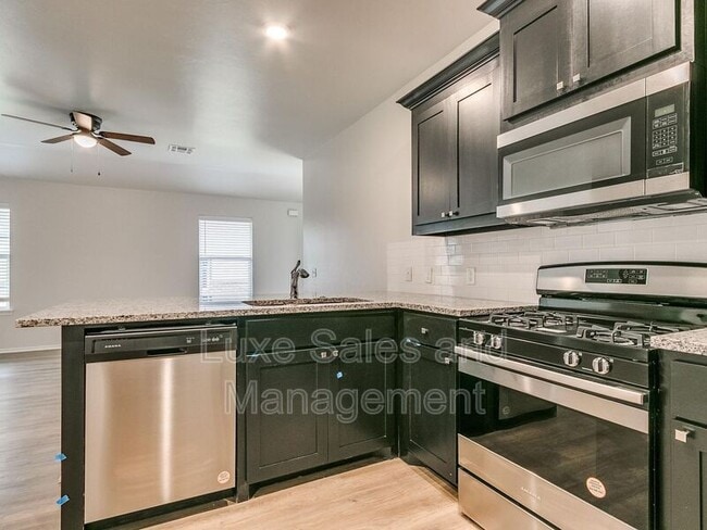 Building Photo - 10526 Utica Dr