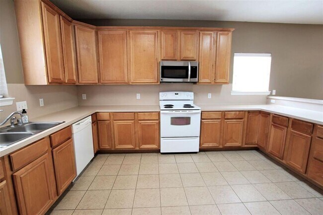 Building Photo - NICE 3 BEDROOM 2.5 BATH HOME IN HUMBLE