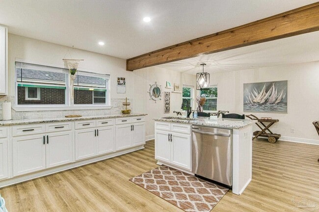 Building Photo - 814 W Gonzalez St