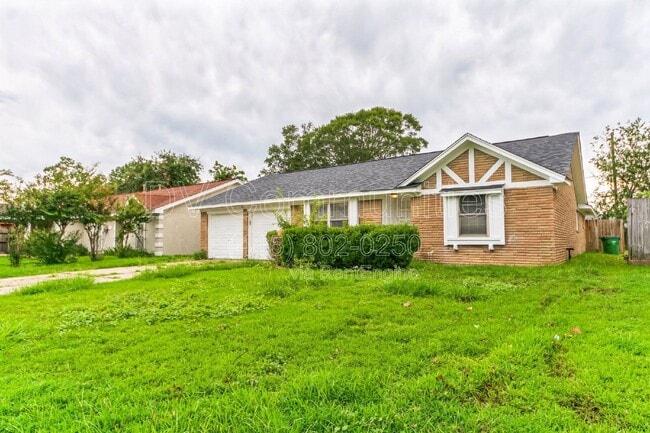Building Photo - 700 Meadowglen Dr