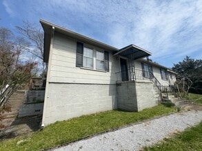 Building Photo - Ooltewah 3 Bedroom 2.5 Bath! Pet Friendly! Housing Vouchers Accpeted!