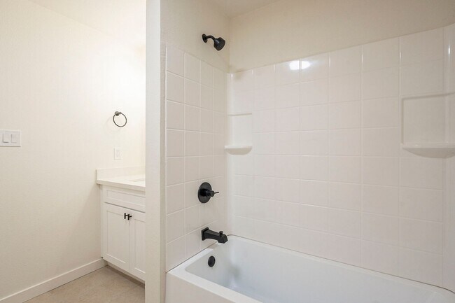 Building Photo - Fully upgraded home with garage!
