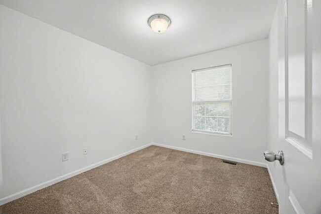 Building Photo - 2540 Sun Seeker Ct