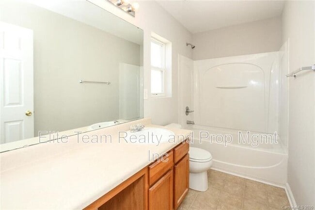 Building Photo - 10816 Carstairs St