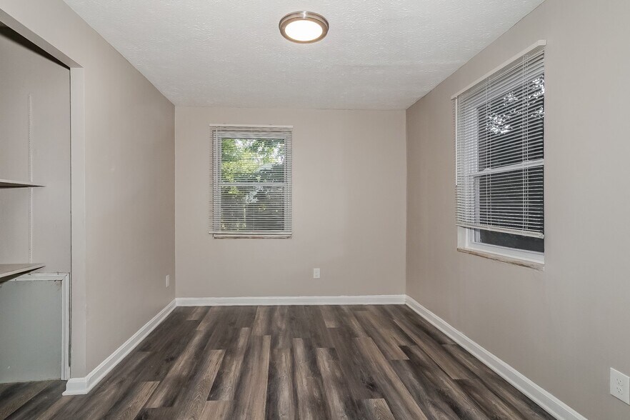 Building Photo - 3879 E 154th St